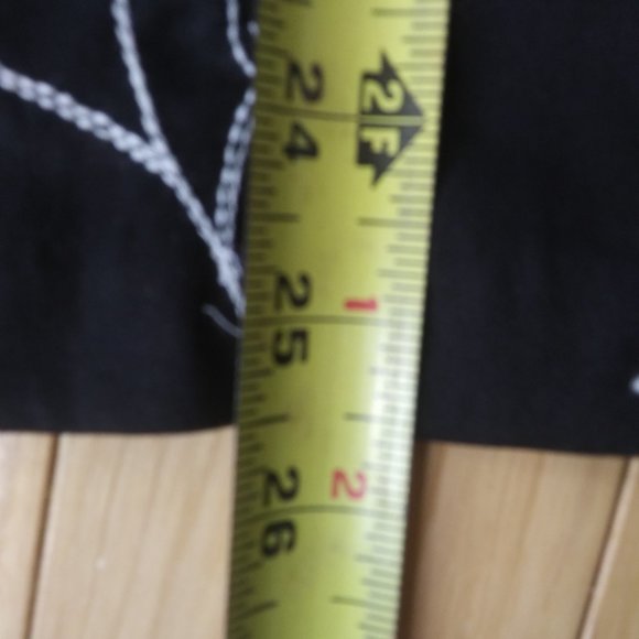 Covington Misses skirt white embroidery on black - Picture 11 of 14